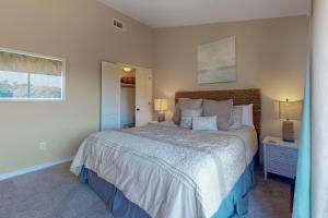 Multi-level, oceanfront condo with WiFi, WD, & community pooltennis courts