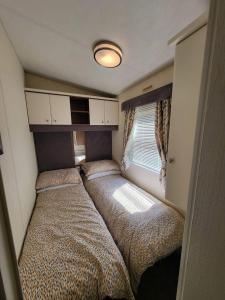 Golden Anchor, 8 Berth Caravan on Buttercup Meadows in Chapel St Leonards