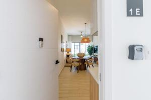 Private picuzzi in a NEW condo with private beach