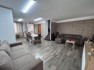 Tonzuso Holyday House