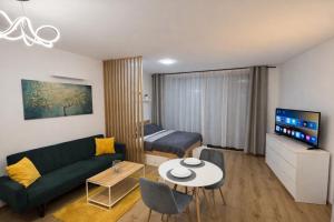 Stylish Studio with Private Hot Tub & Terrace