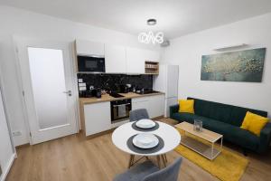 Stylish Studio with Private Hot Tub & Terrace