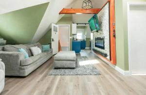 LARGE STUDIO open concept in Boston Zoo Franklin Park near