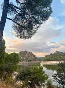 Nibelungos House - Alojamiento turístico frente al Pantano de San Juan - 3 min a pie