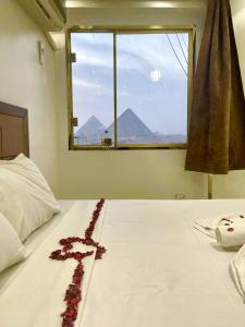 Elite O pyramids View Hotel