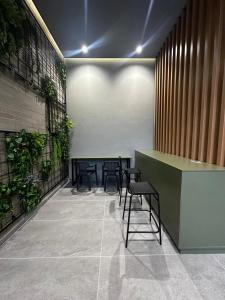 SkyView Studio 401 Premium Level & Top Views Smart Check-in