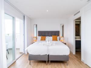 Stylish Lagoon Apartment for 4