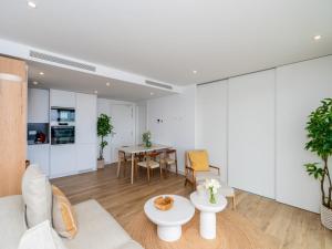 Stylish Lagoon Apartment for 4