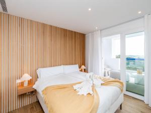 Stylish Lagoon Apartment for 4