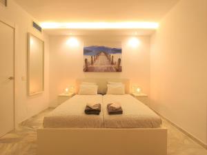 Beachfront Penthouse with Pool Access