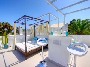 Beachfront Penthouse with Pool Access