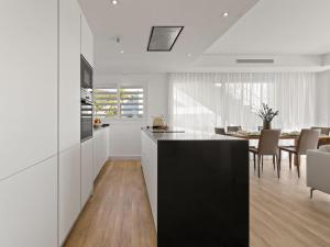 Spacious Apartment for 4 with Solarium
