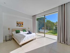Spacious Villa for 12 in Puerto Banus