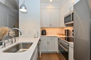 Sophisticated 3 Bedroom Duplex in the Heart of Midtown