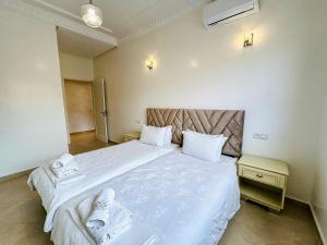 Spacious Apartment 102m2 3 Bedrooms 2 Bathrooms 8 Guests Elevator Self Check in