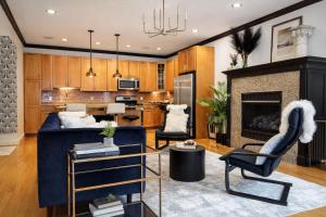 Cozy Wicker Park Home with Movie Room