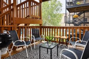 Cozy Wicker Park Home with Movie Room