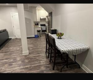 Private Bedroom in shared apartment - Females