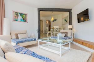 Garden level 2 bedroom Chalet with pool access