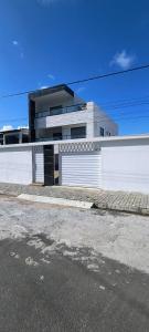 Casa Moderna 4 quartos 4 suites a 120 metros da praia