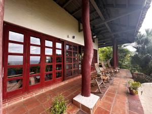 Pelican Eyes Resort Private 1BR Apartment with Bay View