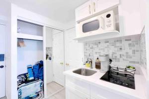 #Marbella Lane- Waikiki Poolview Condo - Near Beach