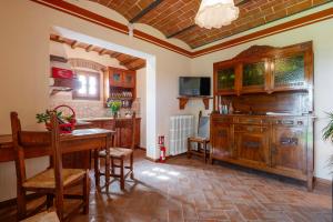 Apartment With Valley Views Near Cortona