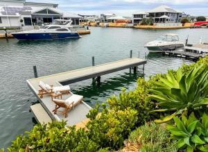 Mariners Cove Luxury Canal Home- Mandurah