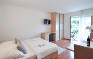 Cozy Apartment In Podstrana With Wifi