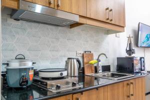 Stylish Makati 1BR w Balcony Netflix and Fast Wifi
