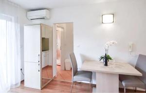 Awesome Apartment In Podstrana With Wifi