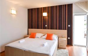 Awesome Apartment In Podstrana With Wifi