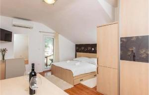 Lovely Apartment In Podstrana With House Sea View