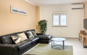 Awesome Home In Gorica