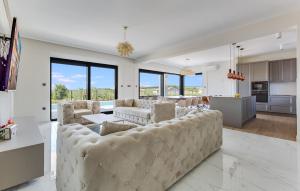 Stunning Home In Galilzana