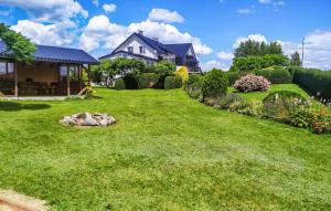 Gorgeous Apartment In Chmielno With Wifi