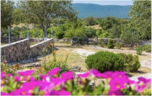 2 Bedroom Stunning Home In Konjevrate