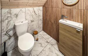 2 Bedroom Gorgeous Home In Zuromino