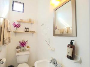 Romantic Escape-200m to Beach in Prime Center with Fast WiFi & Value Stay 14