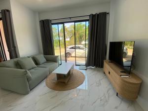 Cozy Palm Hills