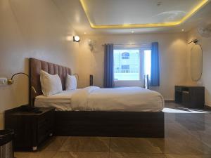 Shahenshah Hotel in Civil Lines, Prayagraj