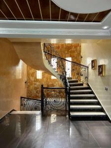 Luxury 3 Level Villa, With 5 bedrooms Pool & Garden