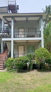 Suki Beach Resort E Standard Aircon Room