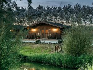 Lake View Lodges - 25074