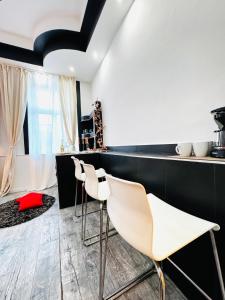 Lovely Stay 2BR Apt Next to AKH