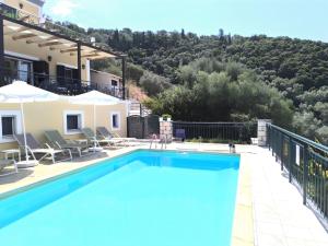 Villa Argiri Meganisi - Seafront luxury villa, p-pool, seaviews, walk to beach