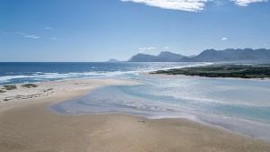 MBIZI lagoon house - Wild Horses & Ocean Views