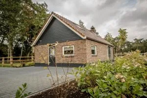 Het kleine Landgoed - هيليندورن