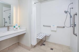 Holiday Inn Express & Suites Texarkana by IHG