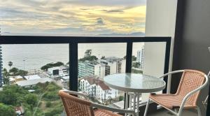Luxury Sea View 1BR Rooftop Infinity Pool & Gym
